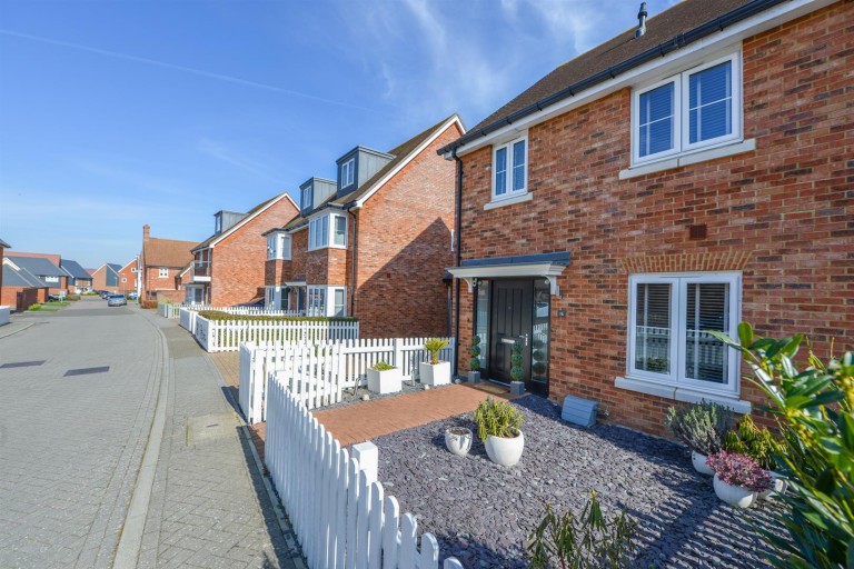 Images for Greystone Square, Peters Village, Wouldham EAID:BLUEBELL BID:1
