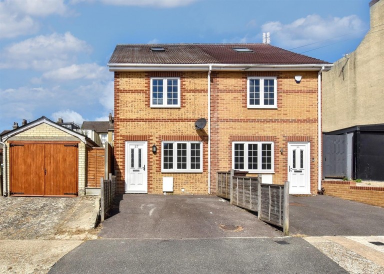 Images for Essex Road, Halling, EAID:BLUEBELL BID:1