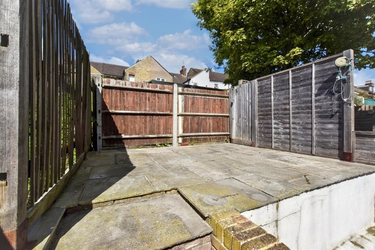 Images for Essex Road, Halling, EAID:BLUEBELL BID:1