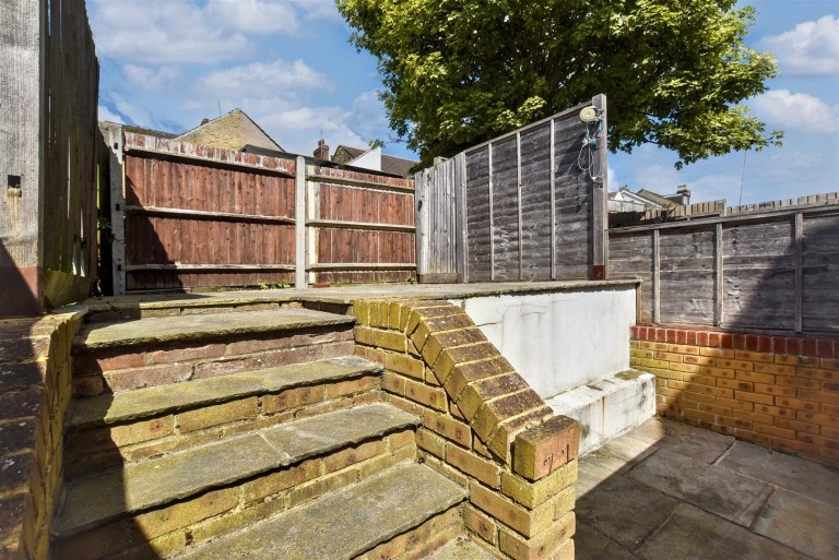 Images for Essex Road, Halling, EAID:BLUEBELL BID:1