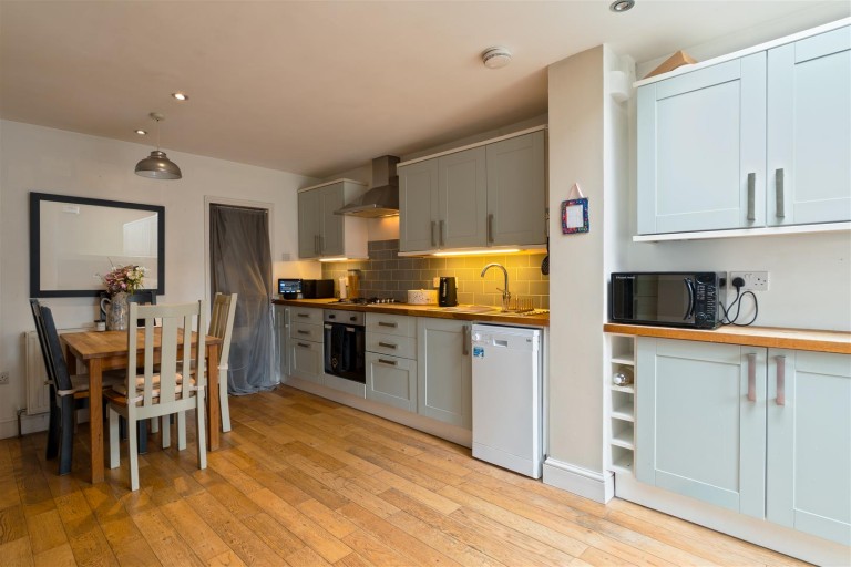 Images for High Street, Wouldham EAID:BLUEBELL BID:1