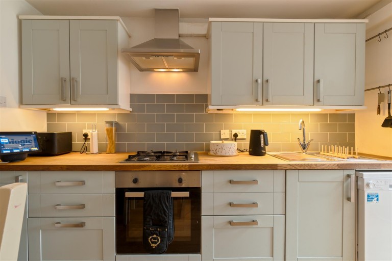 Images for High Street, Wouldham EAID:BLUEBELL BID:1