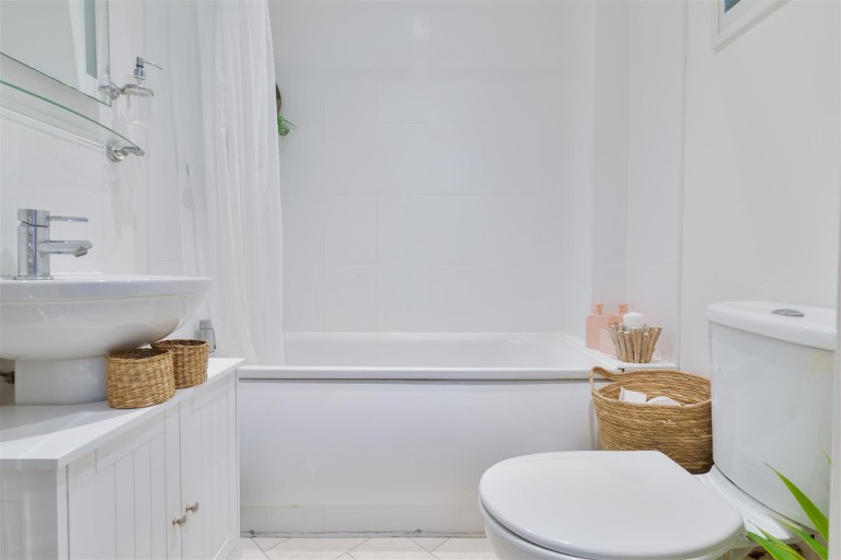 Images for High Street, Wouldham EAID:BLUEBELL BID:1